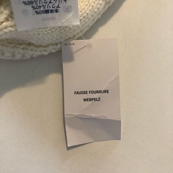 NEW ✨ Lands End Youth Pom Pom Beanie Cable Knit - Picture 3 of 7